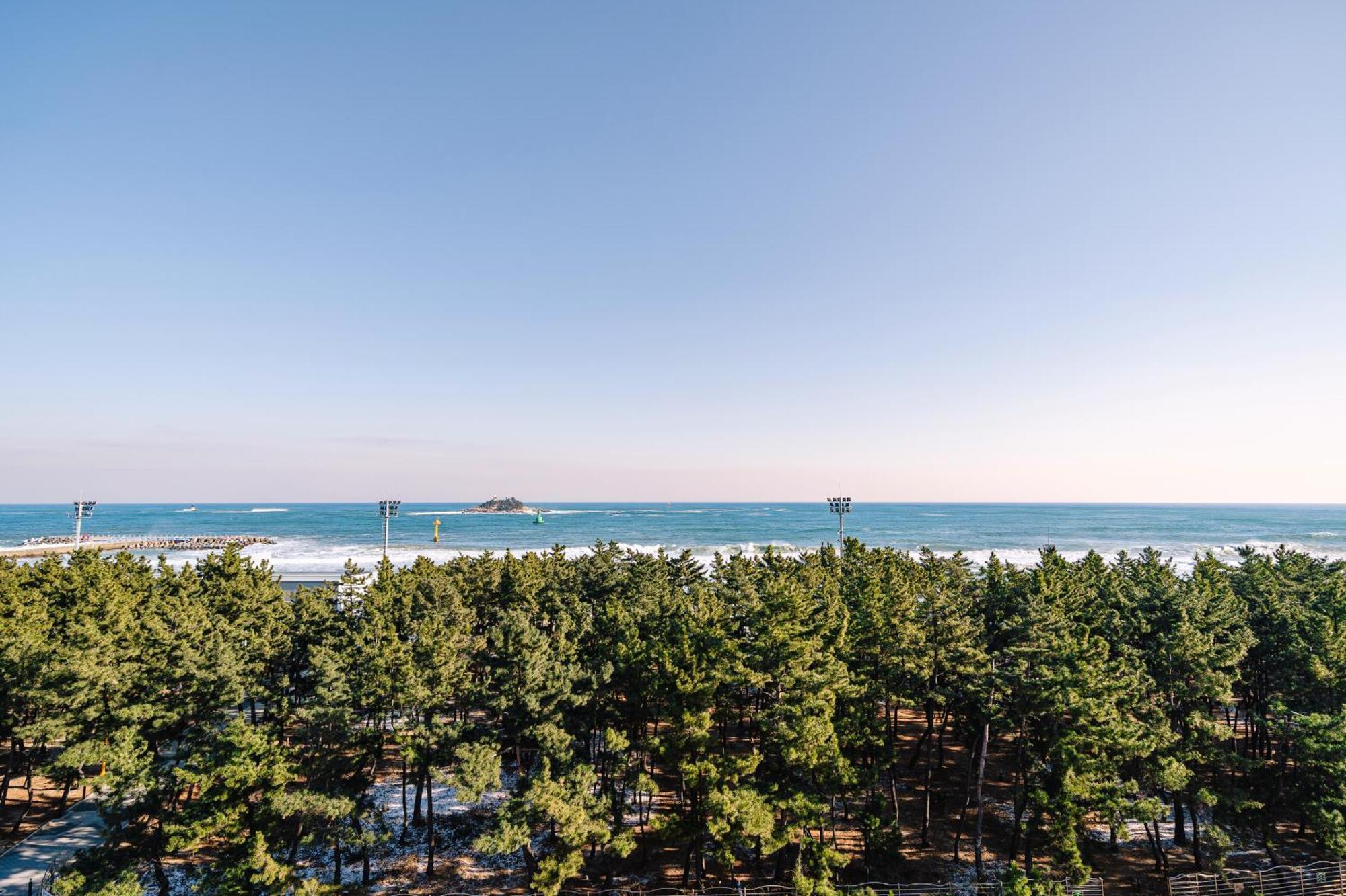 Urbanstay Sokcho Beach Ab Екстериор снимка